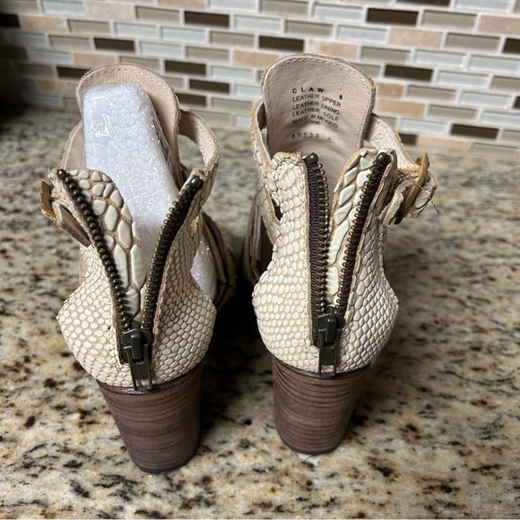 Freebird Claw Sandal Block Heel in White Snake Size 6 - Picture 6 of 13